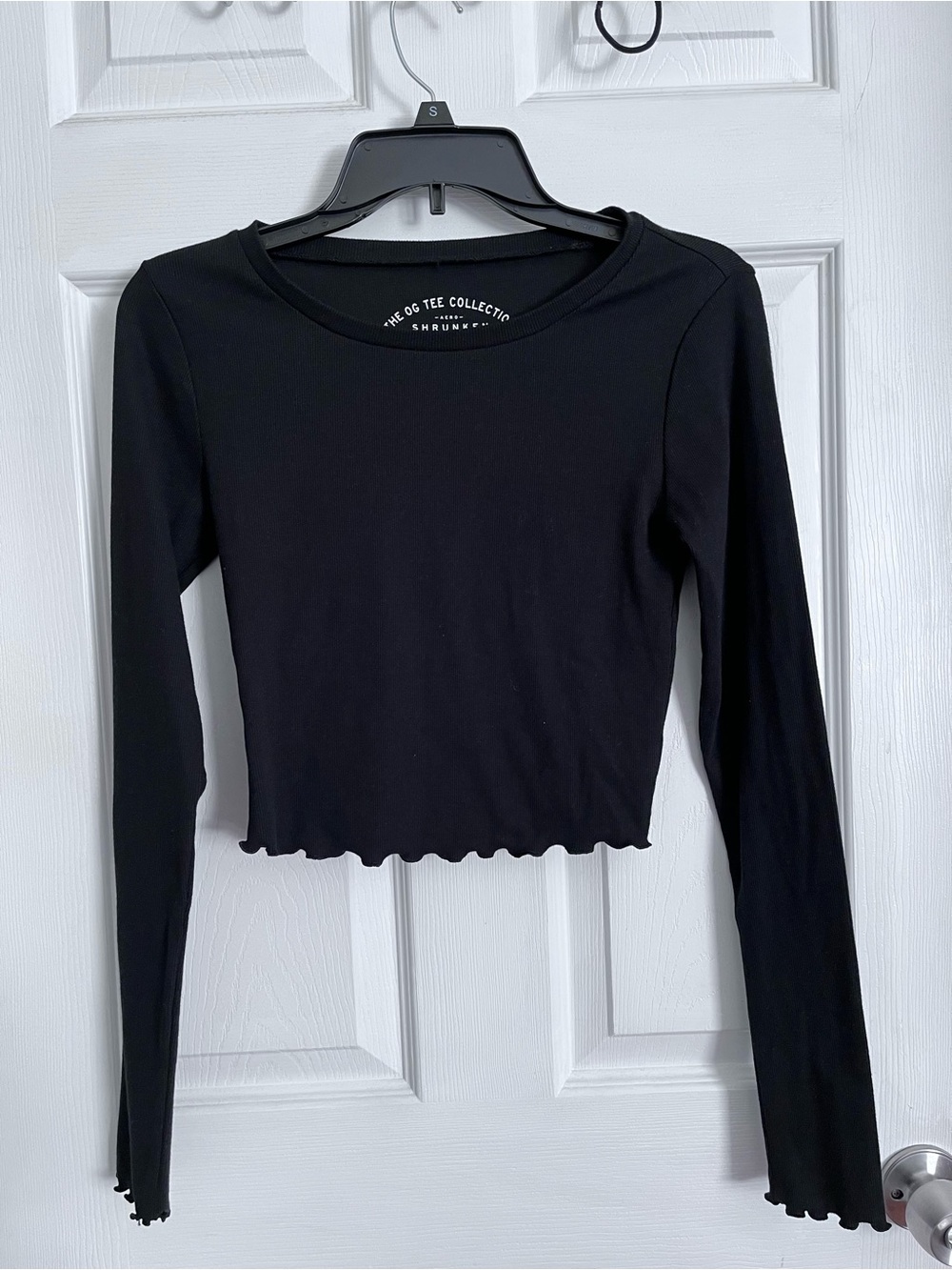 BRAND NEW AEROPOSTALE Women's Black Long-Sleeve Crop Top